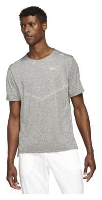 Camiseta Nike Dri-Fit Rise 365 manga corta gris