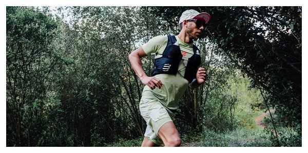 Compressport Trail Racing 2-in-1 Shorts Grün Mann
