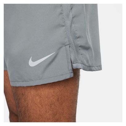 Nike Dri-Fit Challenger Shorts 5in Grau