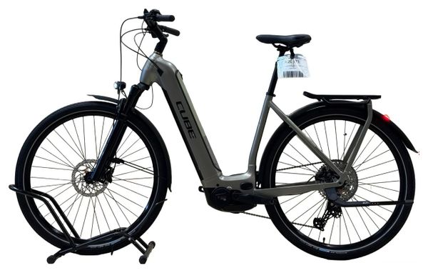 produit reconditionné . Cube Kathmandu Hybrid Pro 750 Shimano Deore 2024 . Vélo électrique . Cube . très bon état
