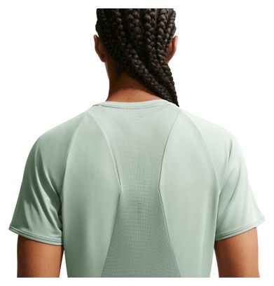 Maglia a maniche corte Nike Swift verde da donna