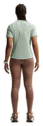 Maglia a maniche corte Nike Swift verde da donna
