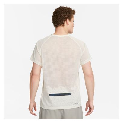 Camiseta de manga corta Nike Dri-Fit ADV Run Division TechKnit Blanca
