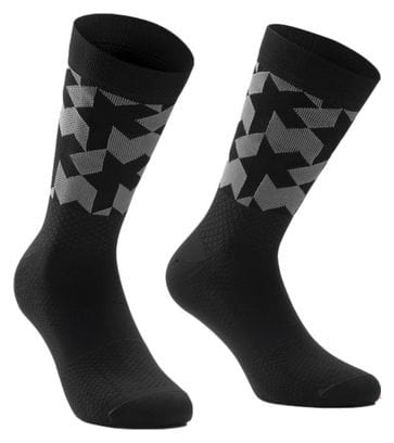 Ein Paar Assos Monogram Evo Socken Schwarz