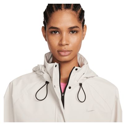 Chaqueta impermeable Nike Storm-FIT Swift Beige, mujer