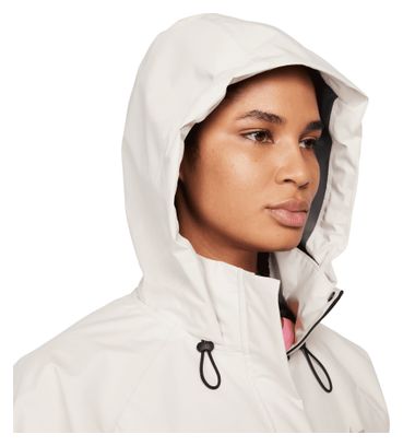 Chaqueta impermeable Nike Storm-FIT Swift Beige, mujer