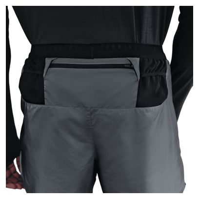 Short 2-en-1 Nike 4in Argent Homme
