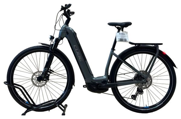 produit reconditionné . Cube Kathmandu Hybrid Pro 625 Shimano Deore 2024 . Vélo électrique . Cube . très bon état