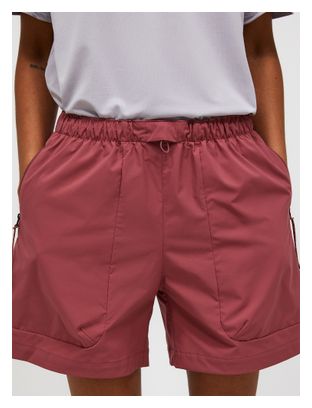 Pantalones cortos Peak Performance Outdoor Cargo rojos para mujer