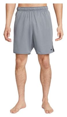 Pantalones cortos Nike Dri-Fit Totality 7in Gris