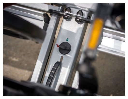 Porte-Vélos sur Boule d'Attelage Eufab Premium Prise 13 Broches - 2 Vélos (Compatible E-Bikes) Noir Argent