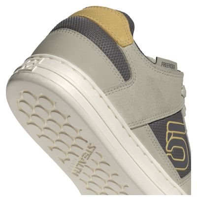 Scarpe da donna a pedale piatto Adidas Five Ten Freerider Beige