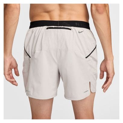 Pantalones cortos Nike Trail Second Sunrise Gris para hombre