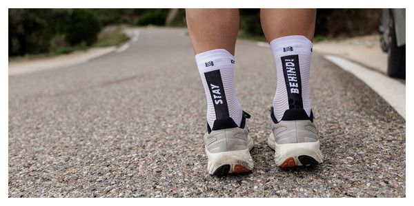 Compressport Pro Racing V4.0 Run High Stay Behind Socks, White/Black