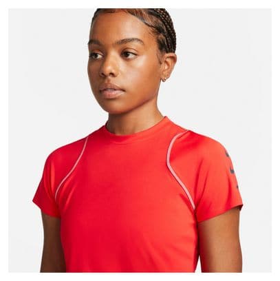 Camiseta de manga corta Nike Dri-Fit Run Division Roja para mujer