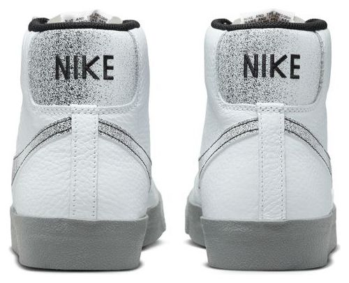 ホワイト（白）系 Nike(ナイキ) ベスト・ジレ(レディース