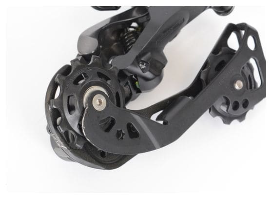 SHIMANO Dérailleur Arrière XT M8000 11V Shadow+ Chape Moyenne - Produit Reconditionné