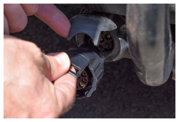 Adaptateur de Prise Électrique BuzzRack 7/13 Broches pour Porte-Vélos