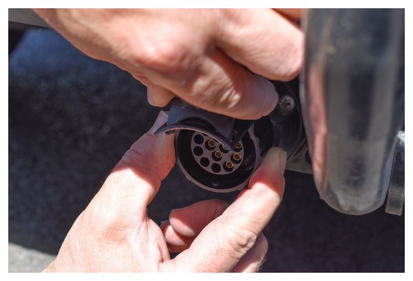 Adaptateur de Prise Électrique BuzzRack 7/13 Broches pour Porte-Vélos