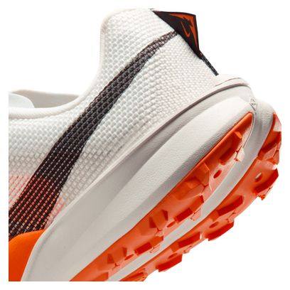 Scarpe da trail Nike Kiger 10 Bianco/Arancione Uomo
