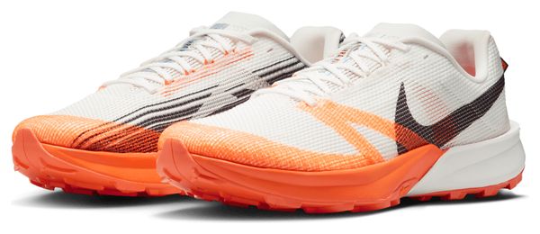 Scarpe da trail Nike Kiger 10 Bianco/Arancione Uomo