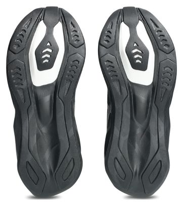 Zapatillas de running Asics Novablast 6 negras para mujer. EMBARGO 01/07/2026