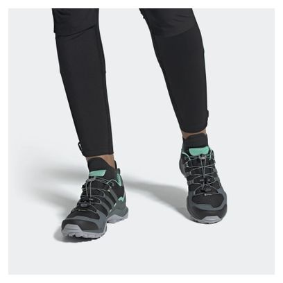 Zapatillas de senderismo Adidas Terrex Swift R2 Gore-Tex para mujer, negras