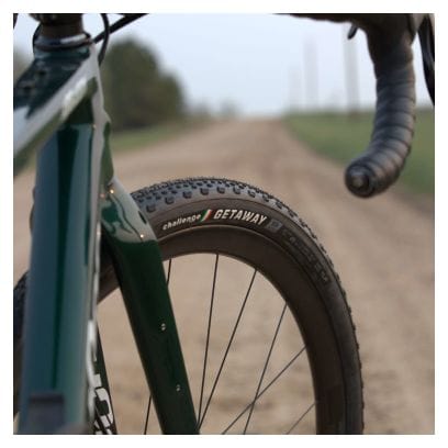 Challenge Open Getaway XP 700 mm Tubeless Souple Black/Black Gravel tire