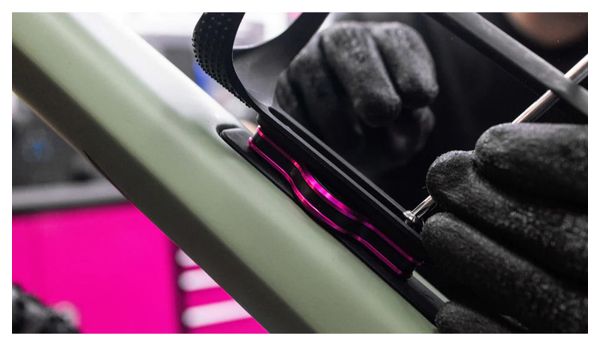 Muc-Off Secure Tag Holder V2 GPS Anti-Theft Bracket Black