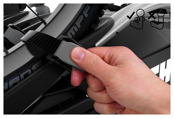 Portabici Thule VeloCompact F Fi per gancio di traino 13 Pin - 3 biciclette (compatibile con le E-Bikes) Grigio Nero