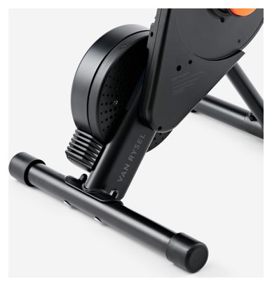Entrenador conectado Van Rysel D500 con Zwift Cog y Click Black