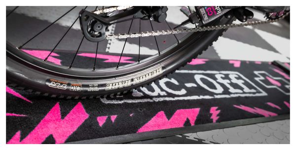 Muc-Off Absorbierende Fahrradmatte Schwarz/Pink
