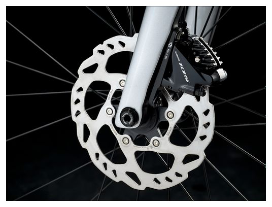 V lo de Route Trek Emonda SL 5 Disc Shimano 105 11V Lithium Quicksilver / Brushed Chrome 2021