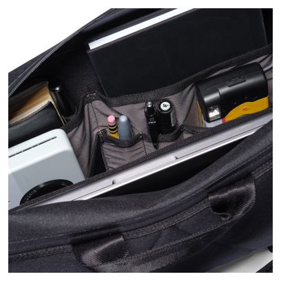 Chrome Kadet Max WP 15L zwarte schoudertas