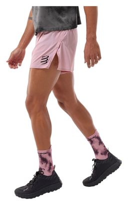 Pantalones cortos con abertura Compressport Racing «Eat My Dust!» rosa para hombre