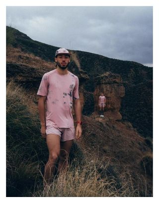 Pantalones cortos con abertura Compressport Racing «Eat My Dust!» rosa para hombre