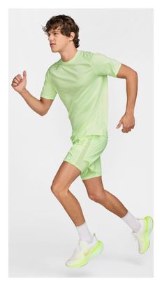 Maillot de manga corta Nike <strong>Dri-Fit ADV</strong> Stride Amarillo, hombre
