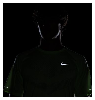 Maillot de manga corta Nike <strong>Dri-Fit ADV</strong> Stride Amarillo, hombre