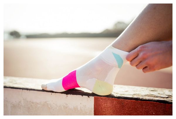 Chaussettes Incylence Ultralight Strikes Short Blanc/Rose