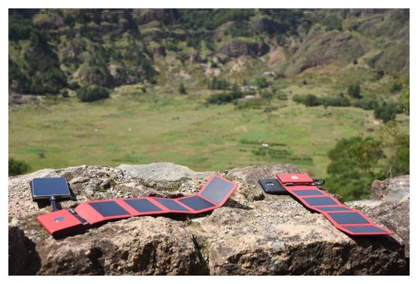 Chargeur Solaire Portable Sunslice Photon avec Batterie Externe Intégrée 4000 mAh Rouge