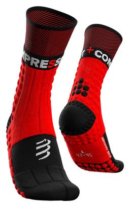 Par de calcetines Compressport Pro Racing Winter Trail Rojo / Negro