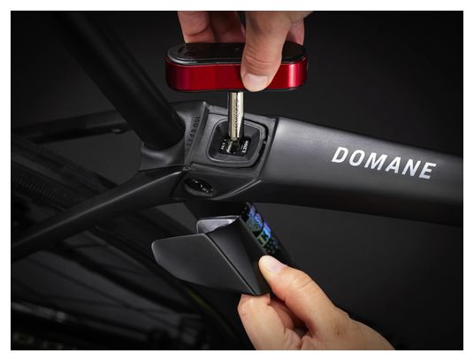 Trek Domane SLR 9 Bicicletta da strada Shimano Dura-Ace Di2 12V 700mm Nero Gen 4