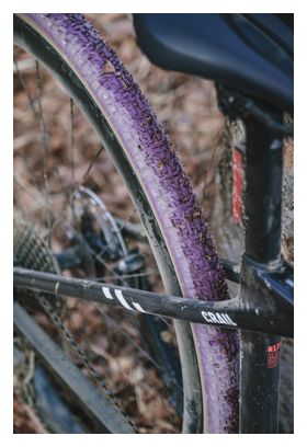 Pneu Gravel Panaracer GravelKing X1 Limited Color Edition 700 mm Tubeless Ready Souple ZSG Gravel Compound BeadLock TuffTex Violet Flancs Beiges