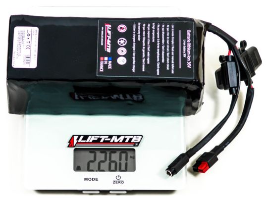 Kit de conversion electrique moteur pédalier LIFT-MTB externe + batterie 500 Wh carrée.