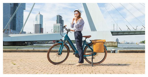 O2 Feel Electric City Bike iSwan City Boost 6.1 Univ Shimano Altus 8V 432 Wh 28'' Cobalt Blue