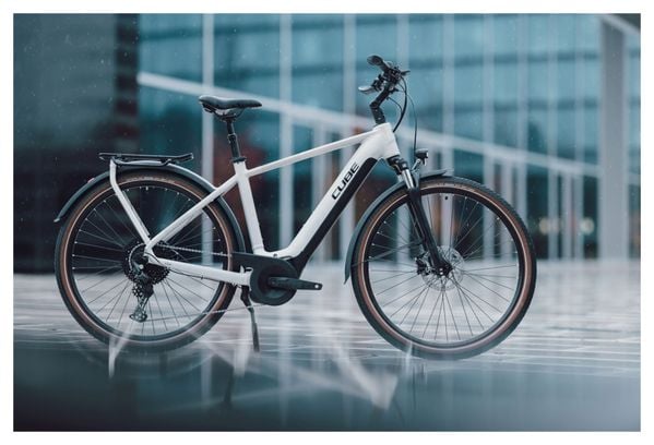 Cube Touring Hybrid Pro 500 Bicicletta ibrida elettrica Shimano Deore 11S 500 Wh 700 mm Argento Perlato 2023