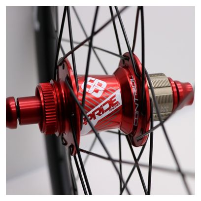 Paar Pride Gravity/Control UD Gloss Carbon Disc wielen 28H Red Hub