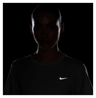 Camiseta blanca de manga corta Nike Dri-Fit Tempo para mujer