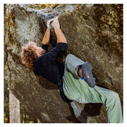 Snap Climbing long sleeve pocket t-shirt