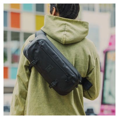 CHROME ブラック ボディバッグ　9L　試着保管品 Unisex Chrome Kadet Waterproof Shoulder Bag 9L Black | Alltricks.com